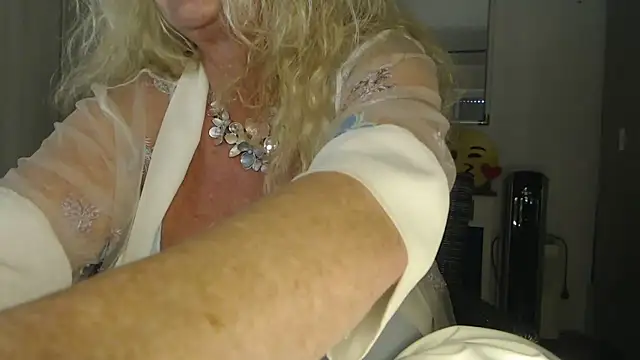 Snapshot of THESensualhorny chatting on March 2025 12:44:02 PM THESensualhorny online show from March 2025 12:44:02 PM