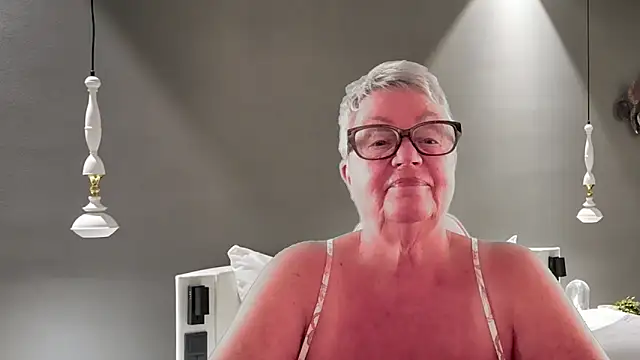 GrannyChrissy68 online show from February 2026 10:57:02 PM