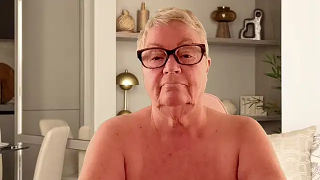 GrannyChrissy68 online show from April 2026 12:21:01 PM