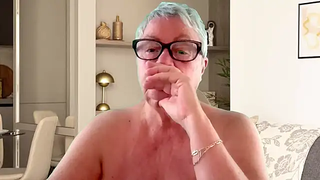 GrannyChrissy68 online show from April 2026 01:25:02 PM