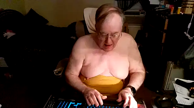 Snapshot of Toastir chatting on December 2024 10:32:01 PM Toastir online show from December 2024 10:32:01 PM
