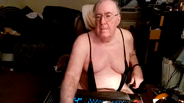 Snapshot of Toastir chatting on October 2025 08:40:01 PM Toastir online show from October 2025 08:40:01 PM