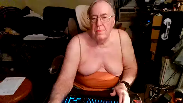 Snapshot of Toastir chatting on October 2025 11:05:01 PM Toastir online show from October 2025 11:05:01 PM
