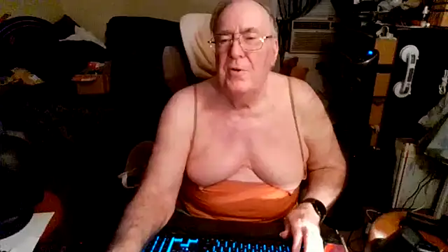 Snapshot of Toastir chatting on October 2025 12:55:01 AM Toastir online show from October 2025 12:55:01 AM
