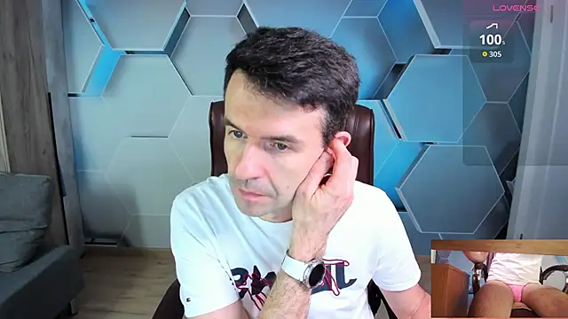 Snapshot of SteveTiger chatting on March 2026 10:10:02 AM SteveTiger online show from March 2026 10:10:02 AM