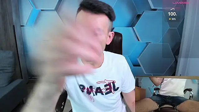 Snapshot of SteveTiger chatting on March 2026 09:36:02 AM SteveTiger online show from March 2026 09:36:02 AM