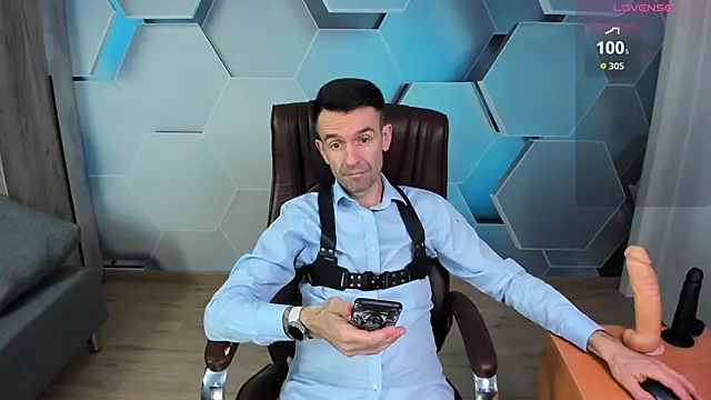 Snapshot of SteveTiger chatting on March 2026 08:32:02 AM SteveTiger online show from March 2026 08:32:02 AM