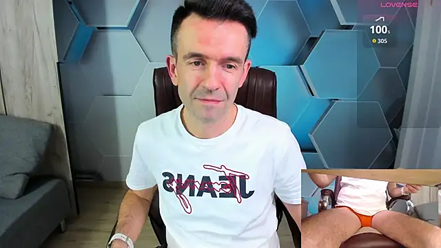 Snapshot of SteveTiger chatting on March 2026 03:29:01 PM SteveTiger online show from March 2026 03:29:01 PM