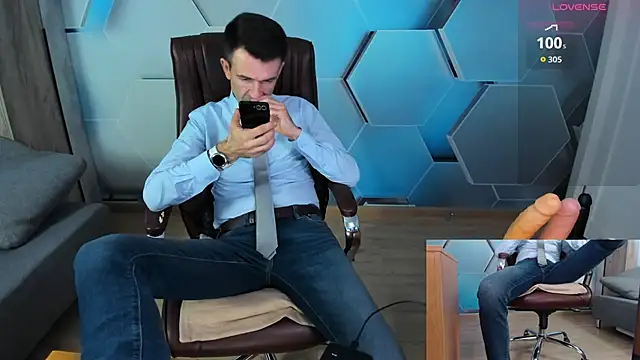 Snapshot of SteveTiger chatting on March 2026 09:47:02 AM SteveTiger online show from March 2026 09:47:02 AM