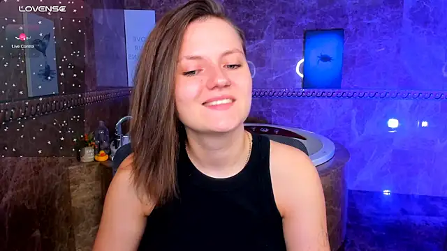 Snapshot of MelindaTin chatting on June 2026 01:18:02 AM MelindaTin online show from June 2026 01:18:02 AM
