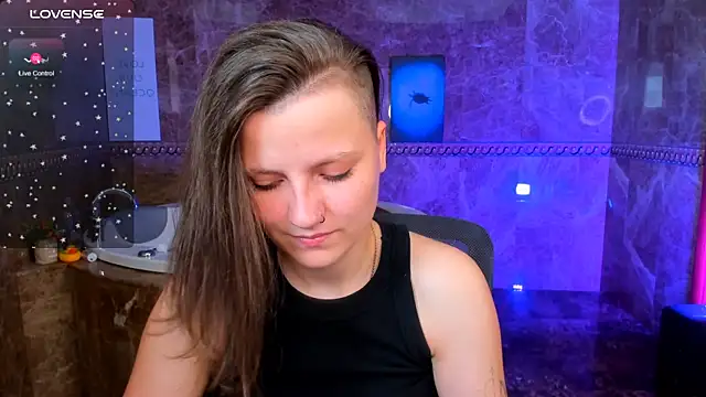 Snapshot of MelindaTin chatting on July 2026 06:20:02 AM MelindaTin online show from July 2026 06:20:02 AM