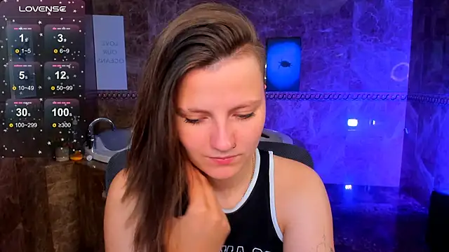 Snapshot of MelindaTin chatting on July 2026 01:56:01 AM MelindaTin online show from July 2026 01:56:01 AM