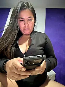 Ixchel Anaid online show from November 2025 10:43:01 PM