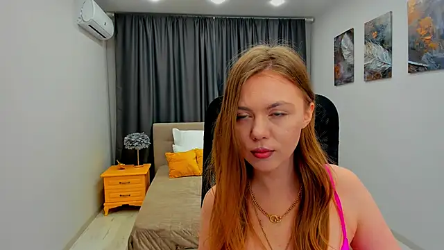 Strawberrye online show from February 2025 06:04:02 PM