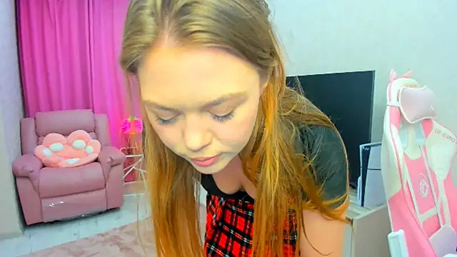 Strawberrye online show from October 2025 03:36:01 AM