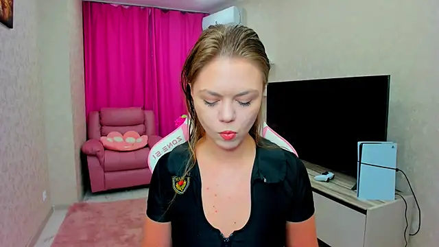 Strawberrye online show from March 2026 03:20:01 AM