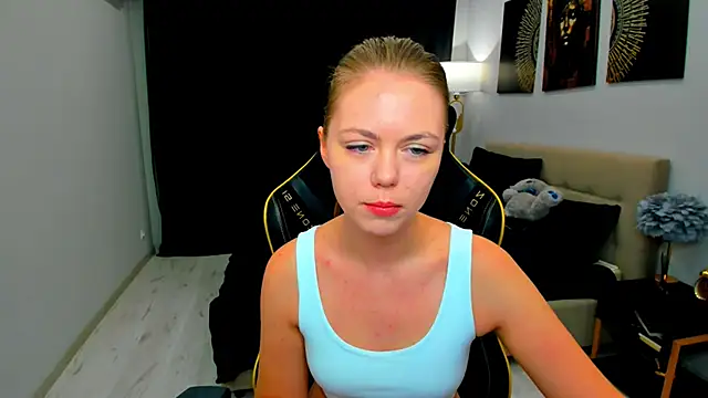 Strawberrye online show from May 2026 03:26:01 AM