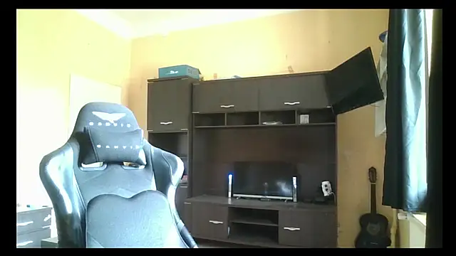 Snapshot of MrWhitePL chatting on June 2026 07:25:02 AM MrWhitePL online show from June 2026 07:25:02 AM