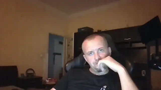 Snapshot of MrWhitePL chatting on July 2026 06:18:01 PM MrWhitePL online show from July 2026 06:18:01 PM