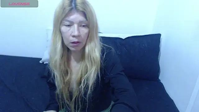 Snapshot of Dulce-Bella chatting on April 2026 03:11:01 PM Dulce-Bella online show from April 2026 03:11:01 PM