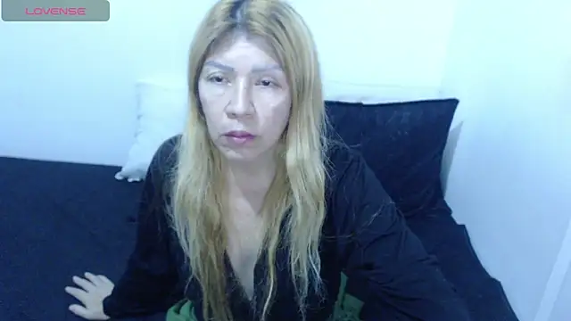 Snapshot of Dulce-Bella chatting on April 2026 06:43:01 PM Dulce-Bella online show from April 2026 06:43:01 PM