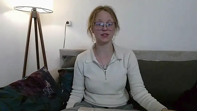 Snapshot of little-leni chatting on April 2026 08:20:02 PM little-leni online show from April 2026 08:20:02 PM