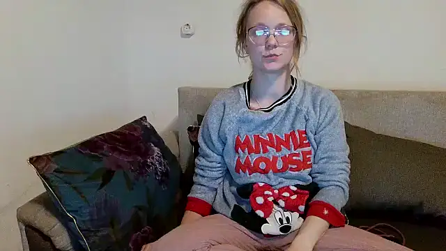 Snapshot of little-leni chatting on April 2026 06:52:01 PM little-leni online show from April 2026 06:52:01 PM