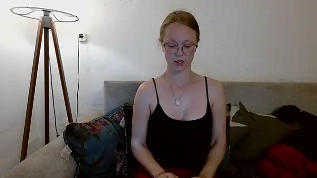 Snapshot of little-leni chatting on April 2026 08:06:01 PM little-leni online show from April 2026 08:06:01 PM