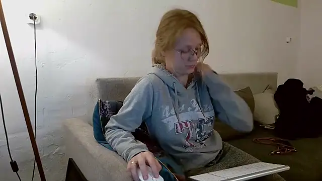 Snapshot of little-leni chatting on May 2026 07:30:01 PM little-leni online show from May 2026 07:30:01 PM