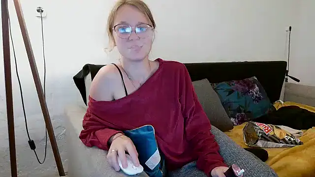 Snapshot of little-leni chatting on May 2026 08:47:01 PM little-leni online show from May 2026 08:47:01 PM