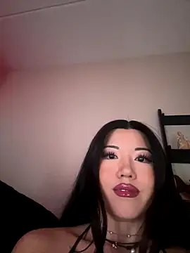 Amanita Bloom online show from October 2025 02:43:02 AM