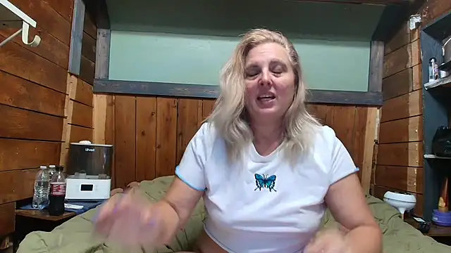 Snapshot of lisaxlovexxx chatting on June 2026 02:25:01 AM lisaxlovexxx online show from June 2026 02:25:01 AM
