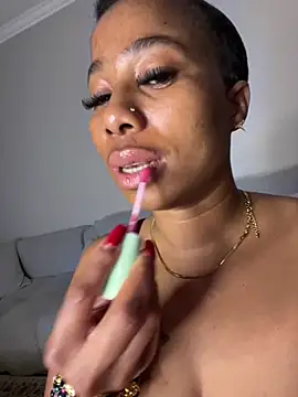 Snapshot of CurvyDesire1 chatting on June 2026 11:31:01 PM CurvyDesire1 online show from June 2026 11:31:01 PM