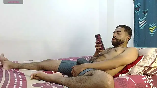 Snapshot of Aroon_Stonne chatting on March 2025 02:30:02 AM Aroon Stonne online show from March 2025 02:30:02 AM