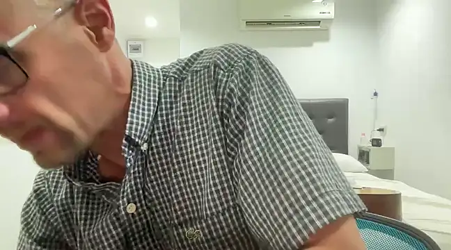 Snapshot of CamCrestXXX chatting on December 2024 09:35:02 AM CamCrestXXX online show from December 2024 09:35:02 AM