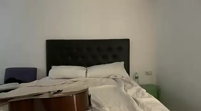 Snapshot of CamCrestXXX chatting on January 2025 07:20:02 AM CamCrestXXX online show from January 2025 07:20:02 AM