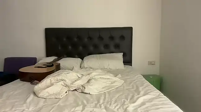 Snapshot of CamCrestXXX chatting on January 2025 04:08:02 AM CamCrestXXX online show from January 2025 04:08:02 AM