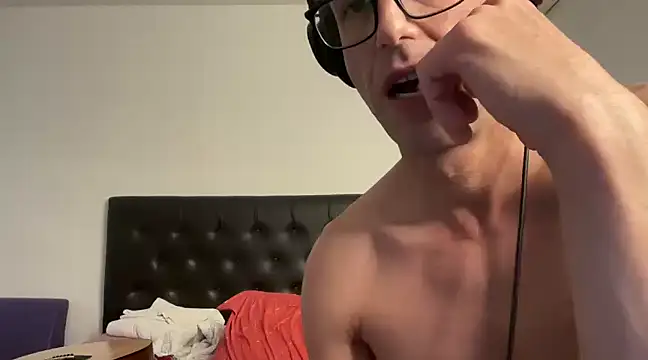 Snapshot of CamCrestXXX chatting on January 2025 07:48:01 AM CamCrestXXX online show from January 2025 07:48:01 AM