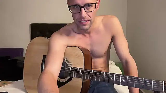 Snapshot of CamCrestXXX chatting on January 2025 11:33:01 PM CamCrestXXX online show from January 2025 11:33:01 PM