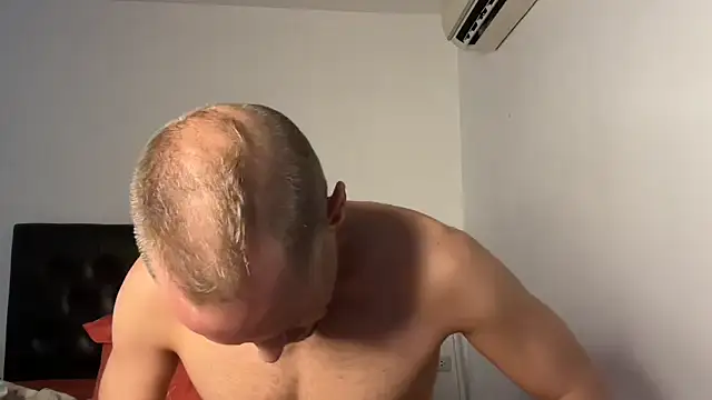 Snapshot of CamCrestXXX chatting on January 2025 02:15:01 AM CamCrestXXX online show from January 2025 02:15:01 AM