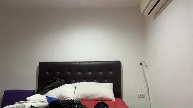 Snapshot of CamCrestXXX chatting on February 2025 06:02:02 AM CamCrestXXX online show from February 2025 06:02:02 AM