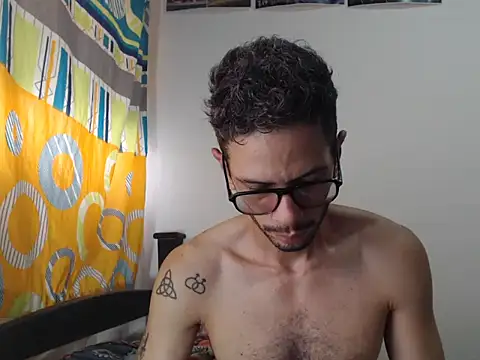 Snapshot of alisterxxx chatting on February 2026 05:20:02 PM alisterxxx online show from February 2026 05:20:02 PM