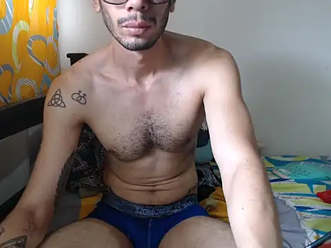 Snapshot of alisterxxx chatting on February 2026 02:40:02 PM alisterxxx online show from February 2026 02:40:02 PM