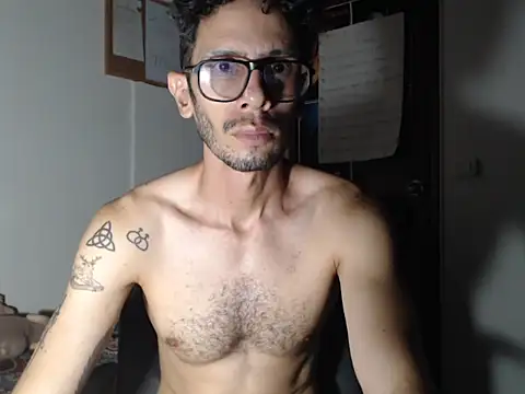 Snapshot of alisterxxx chatting on July 2026 02:48:02 AM alisterxxx online show from July 2026 02:48:02 AM
