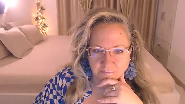 Raisshy online show from October 2025 04:46:01 AM