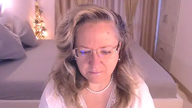 Raisshy online show from November 2025 06:40:02 AM