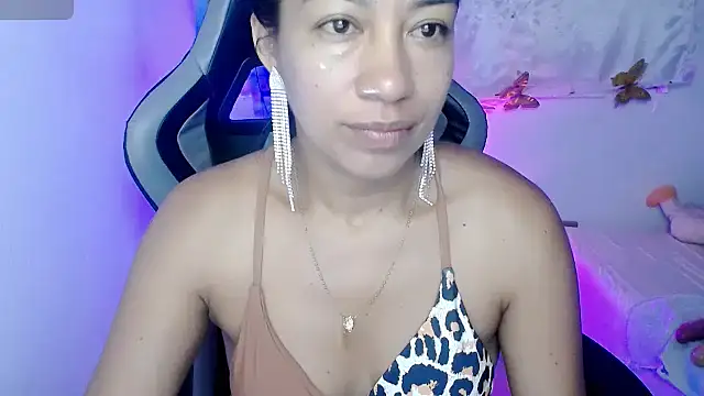 ninatiny online show from November 2025 09:44:02 AM