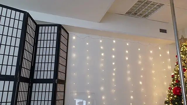 girl nextd00r online show from December 2024 08:21:01 AM