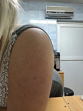 Snapshot of SabinaSweety chatting on December 2025 12:36:01 PM SabinaSweety online show from December 2025 12:36:01 PM