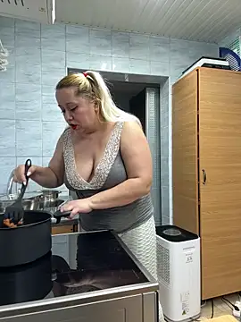 Snapshot of SabinaSweety chatting on February 2026 01:10:01 PM SabinaSweety online show from February 2026 01:10:01 PM